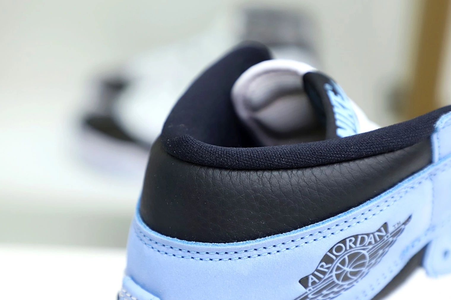 1 'UNIVERSITY HIGH JORDAN OG RETRO AIR 0211